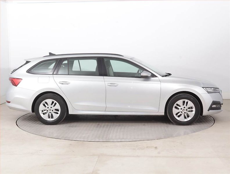 Škoda Octavia (2023) Ambition 2.0 TDI, ČR,1.maj - fotka 6 z 15