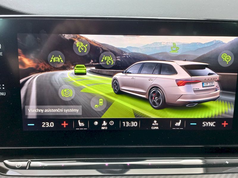 Škoda Octavia (2023) COMBI RS  2,0TSI DSG - fotka 21 z 26