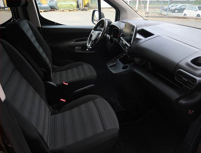 Opel Combo (2019) Maxi Enjoy 1.5 CDTI, 5Míst, ČR - fotka 9 z 20
