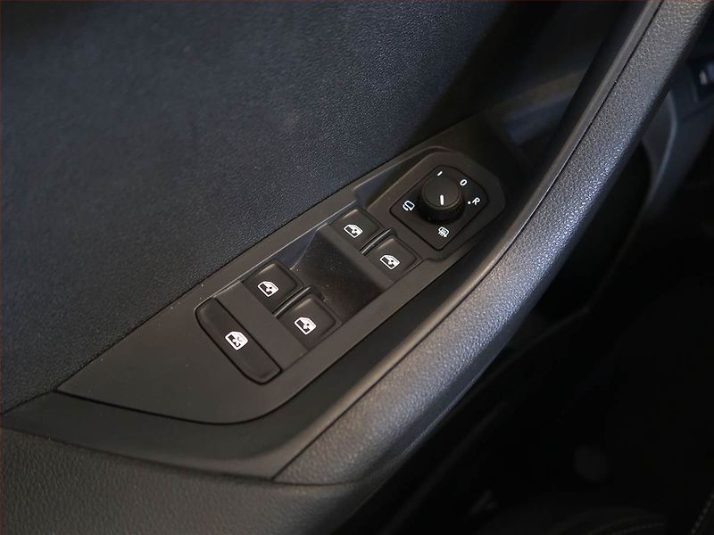 Škoda Karoq (2025) 1.5 TSI, Sportline, Navigace - fotka 16 z 16