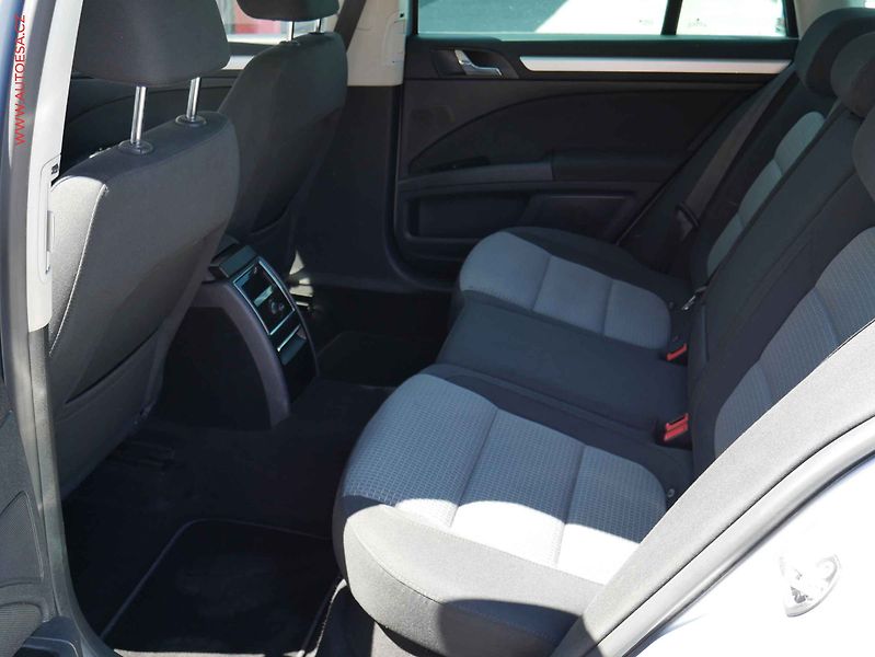 Škoda Superb (2012) 2.0 TDi, ČR, Ambition - fotka 10 z 22