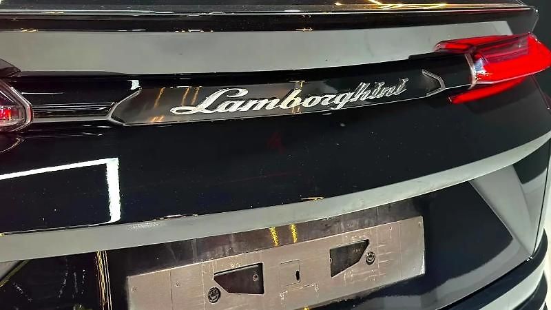 Lamborghini Urus (2020) Vysoce výkonné SUV V8 - fotka 4 z 13