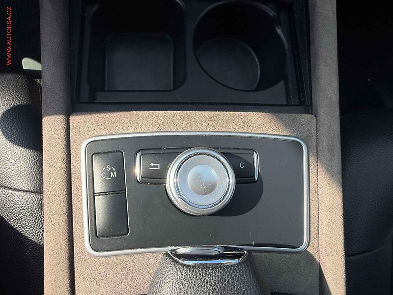 Mercedes-Benz Třídy E (2010) 350CDi 4Mat, kůže, autoAC - fotka 17 z 24