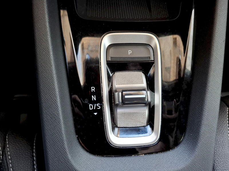 Škoda Octavia (2025) Combi SPORTLINE 1,5 TSI M-HEV - fotka 14 z 30