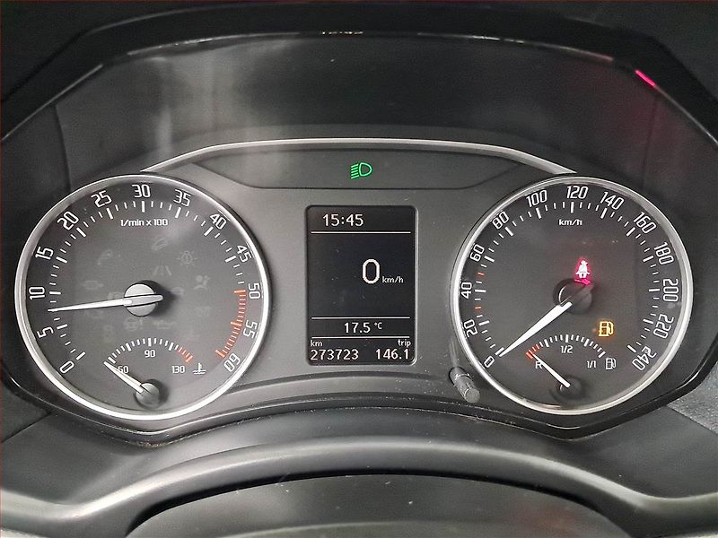 Škoda Octavia (2012) Elegance 1.6 TDI, Tempomat - fotka 11 z 14