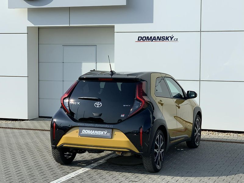Toyota Aygo X GR SPORT 1,5 HEV AT - fotka 4 z 14