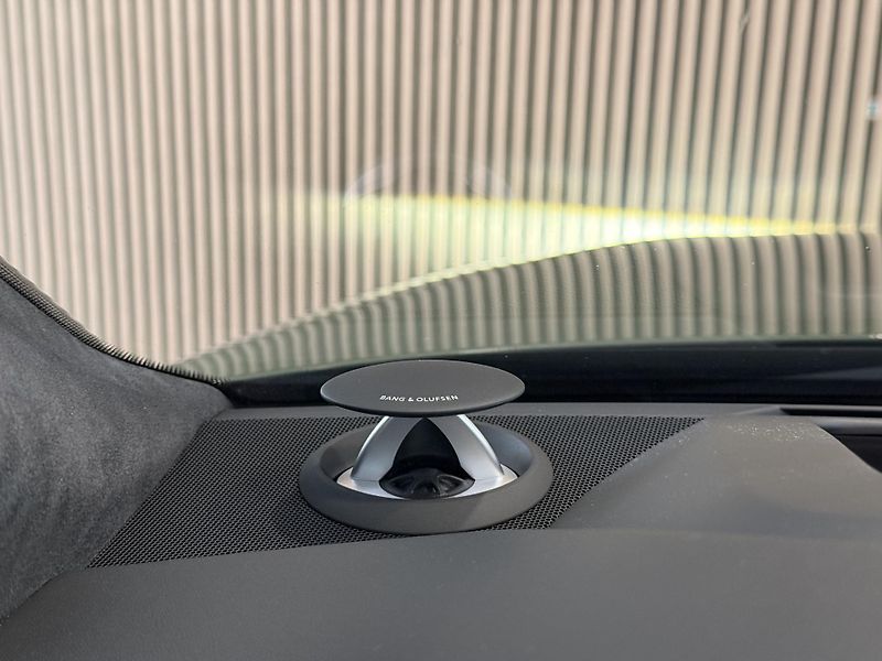 Audi S8 B&O-Adv. Carbon Matrix Pano TV - fotka 28 z 52