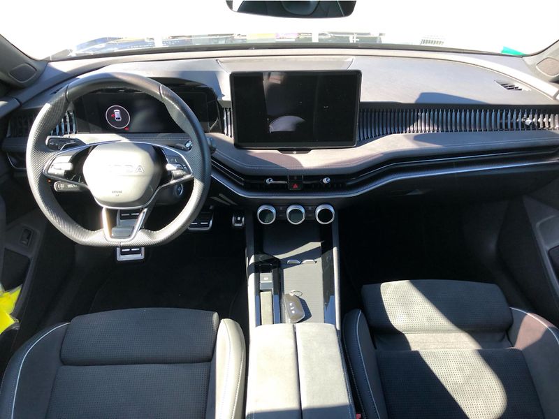 Škoda Superb Combi 2.0 TDi DSG 7st. SPORTLI - fotka 5 z 30