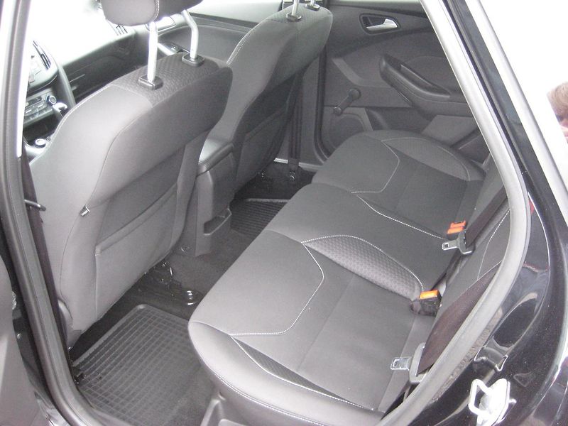 Ford Focus 1.0i 92 kW Ecob SPORT DPH-ČR! - fotka 15 z 23