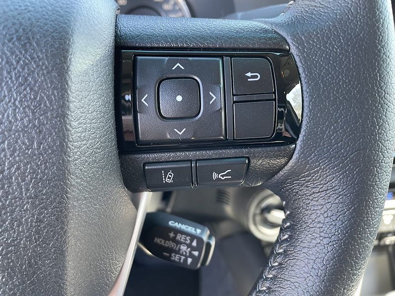 Toyota Hilux 2.8D Executive - fotka 22 z 30