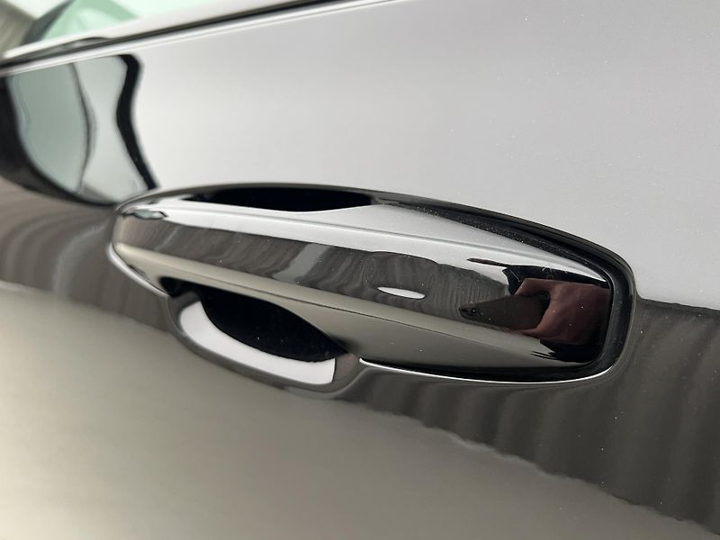 Volvo V60 B4 PLUS DARK PANORAMA - fotka 16 z 49