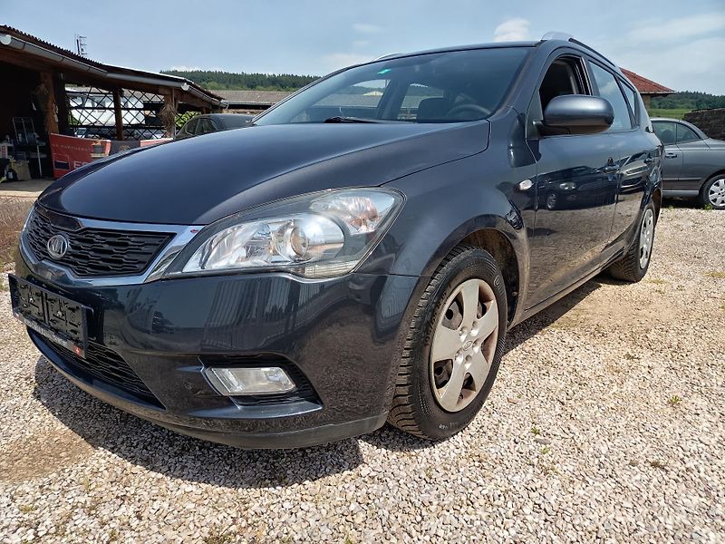 Kia Ceed (2010) 1.4SW - fotka 8 z 37