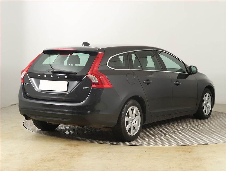 Volvo V60 (2011) D3 2.0, Automat, Navi - fotka 5 z 22
