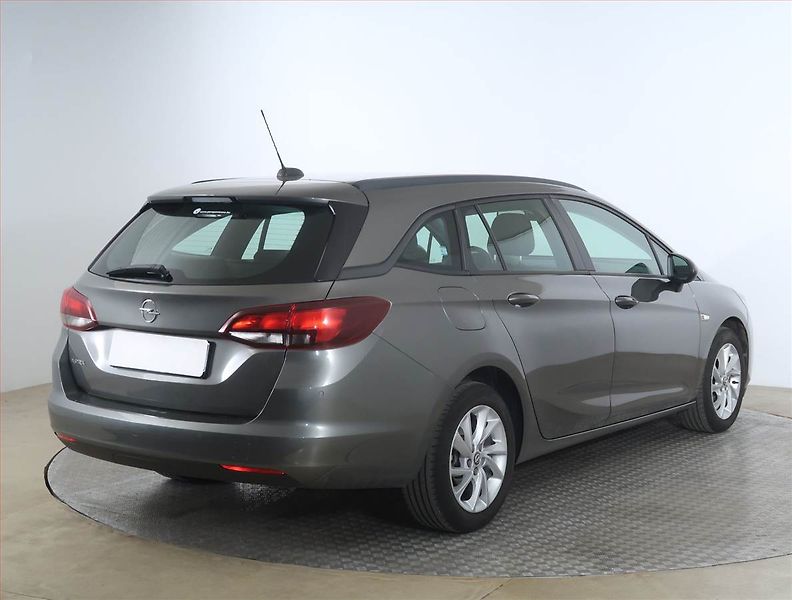 Opel Astra (2020) 1.5 CDTI, Tempomat - fotka 5 z 17