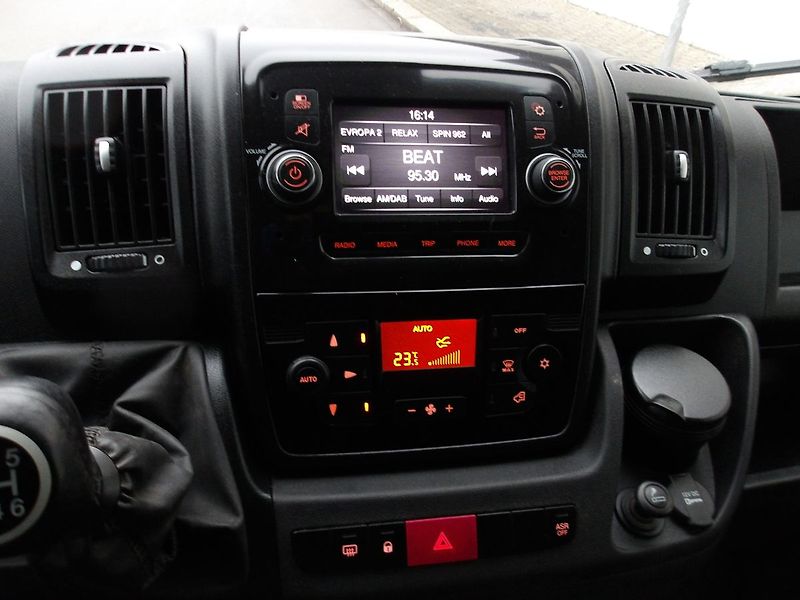 Fiat Ducato 2,2HDi 121kW ! PO ROZVODECH !! - fotka 35 z 35