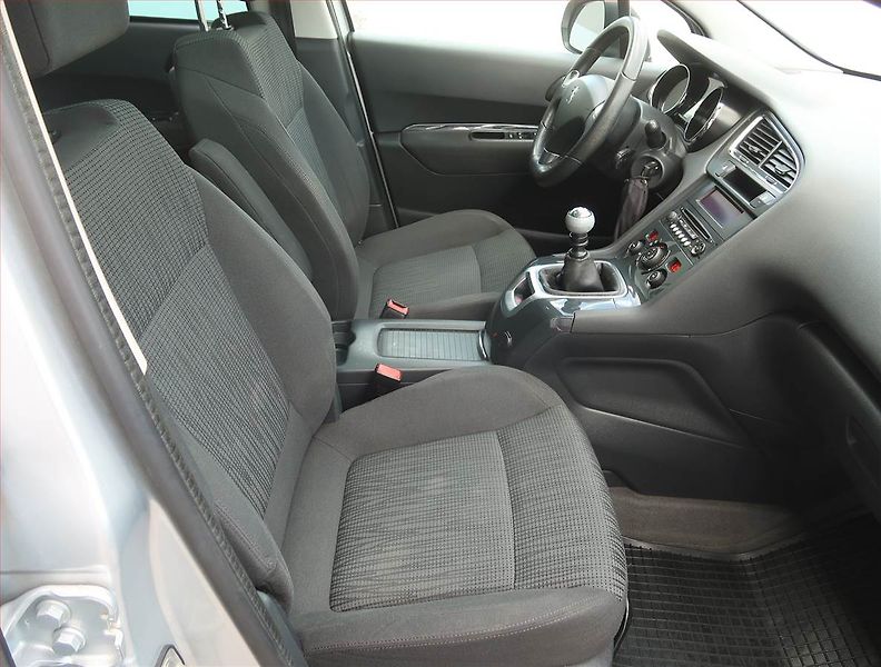 Peugeot 5008 (2013) 1.6 HDi, Tempomat - fotka 9 z 19