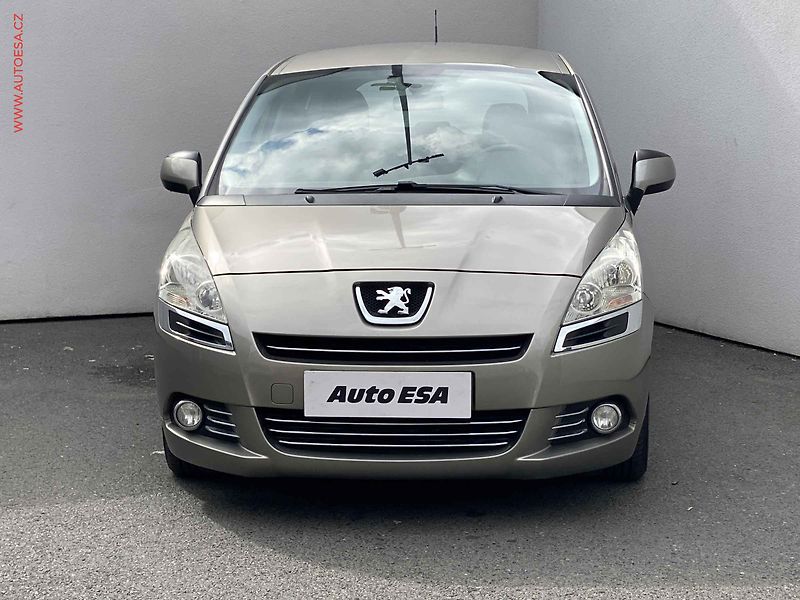 Peugeot 5008 (2011) 1.6 HDi, AC, temp - fotka 2 z 15