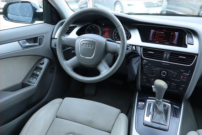 Audi A4 (2010) 2.0 TDI, Automat, Xenony - fotka 7 z 23