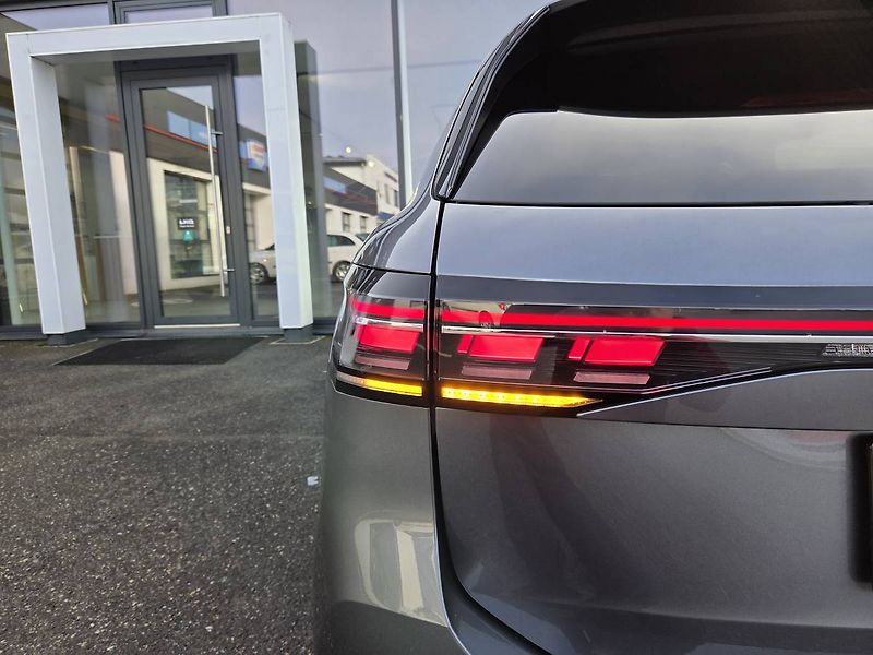 Volkswagen Passat Variant (2025) R-Line 2.0 TDI BlackStyle - fotka 10 z 51