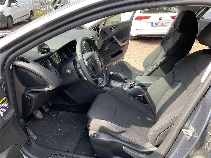 Citroën C5 2,0 i SERVISKA - fotka 14 z 19