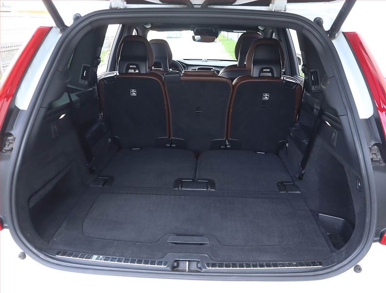 Volvo XC90 (2018) T8 Twin Engine AWD - fotka 14 z 19