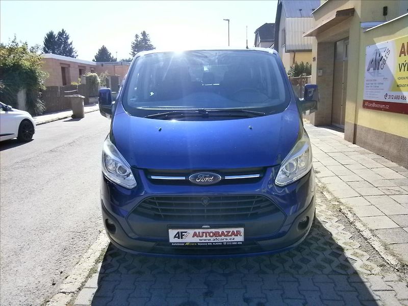 Ford Tourneo Custom 2,2 TDCI EUROLINE 114 KW - fotka 2 z 27