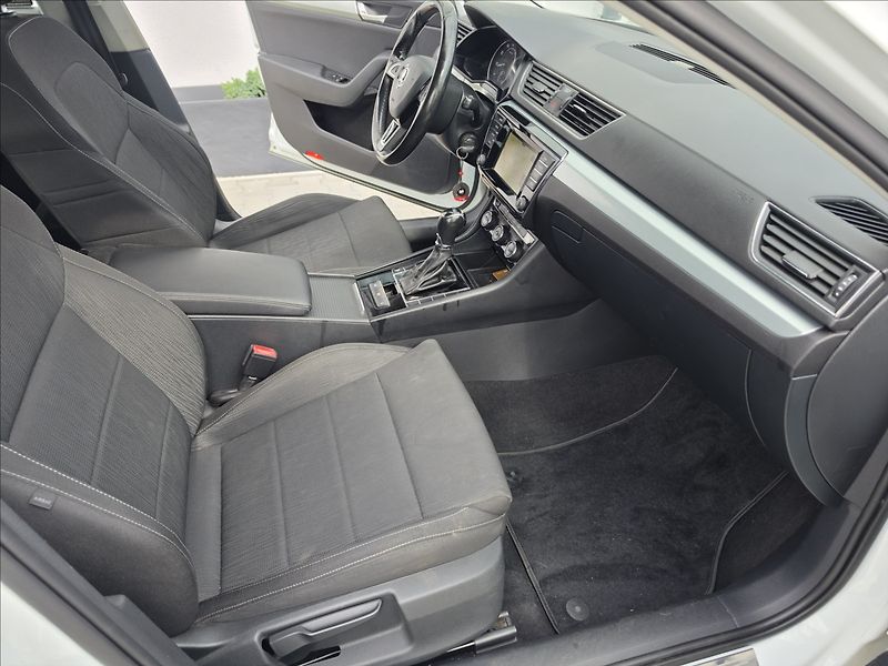 Škoda Superb III 1,4TSi 110KW DSG Style - fotka 30 z 53