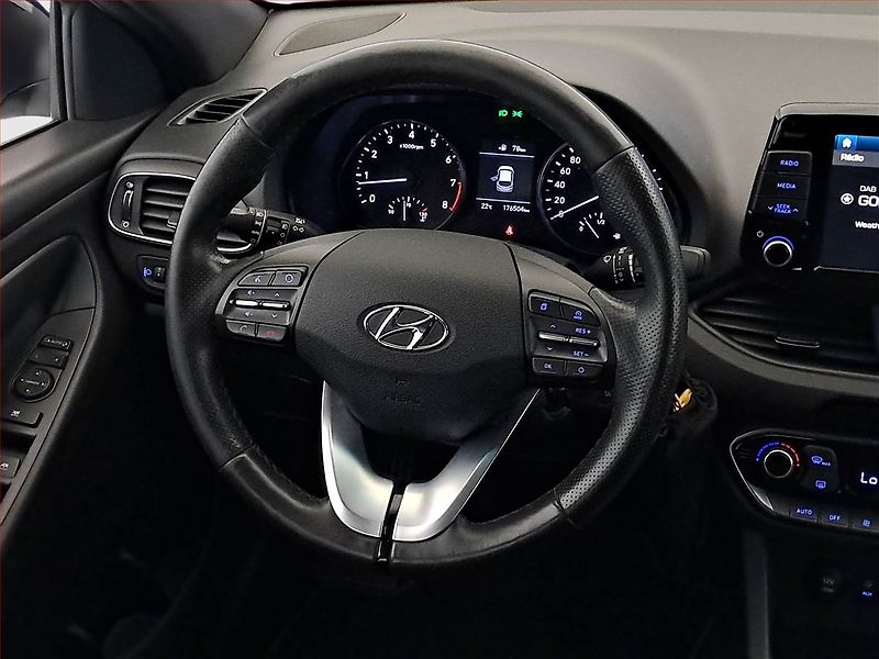 Hyundai i30 (2018) Go! 1.4 T-GDI, Navi, Tempomat - fotka 16 z 18