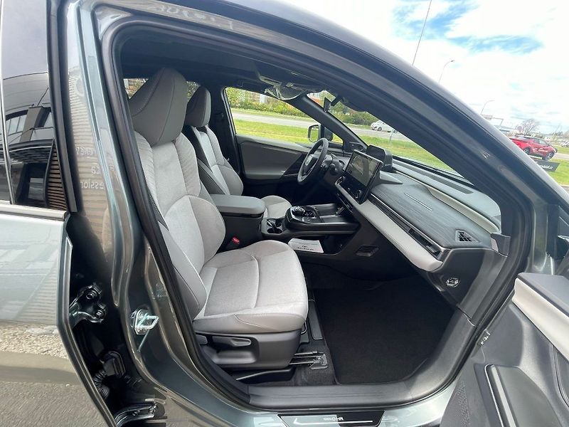 Toyota C-HR AWD 343HP AT ExecutiveVIPLight - fotka 28 z 30