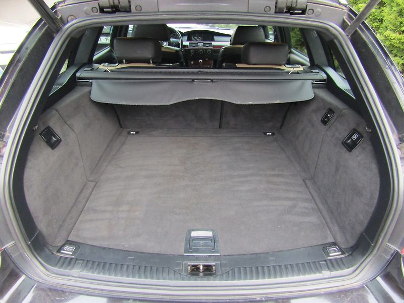 BMW Řada 5 (2006) 3.0D X-DRIVE 170kW - fotka 23 z 38
