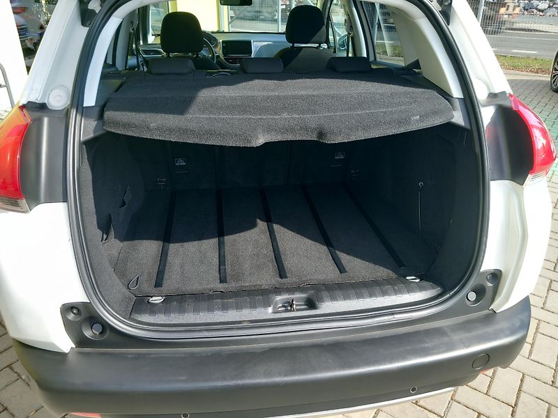Peugeot 2008 (2015) 1,6HDi STYLE NAVI VYHŘ.SED. - fotka 14 z 38