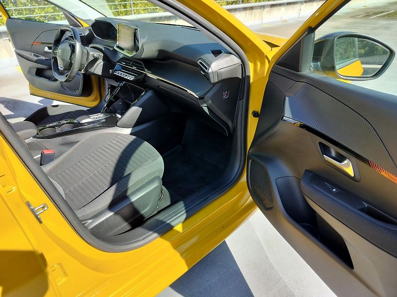 Peugeot 208 e - fotka 17 z 22