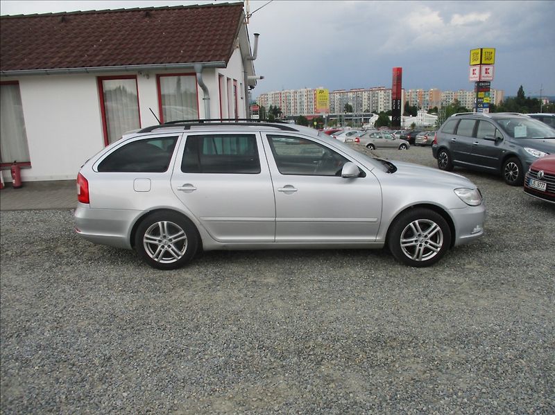 Škoda Octavia 1,6 TDI, aut. klima, servis - fotka 5 z 20