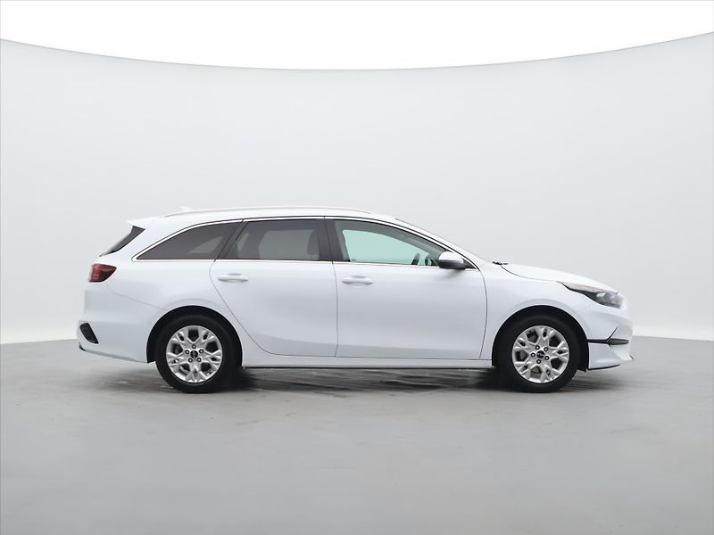 Kia Ceed 1,5 T-GDI 117kW TOP DPH CZ 1.M - fotka 8 z 32