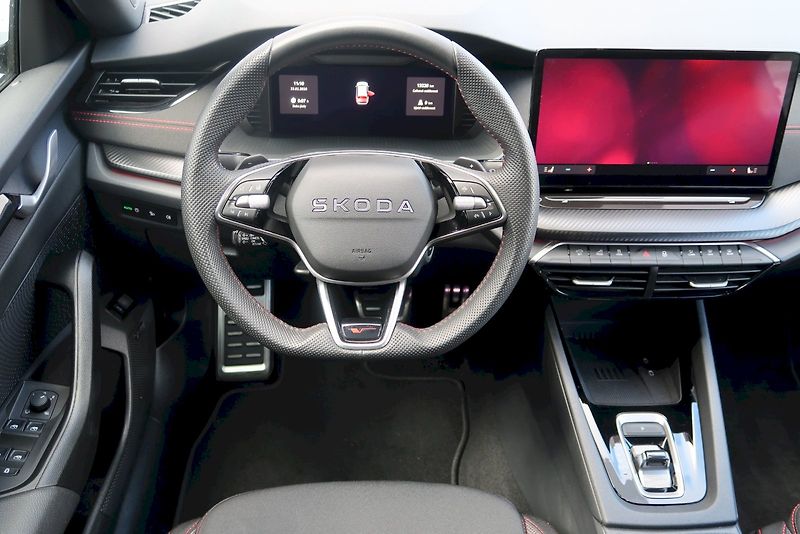 Škoda Octavia (2025) COMBI RS 2,0 TSI 195kW DSG - fotka 22 z 29
