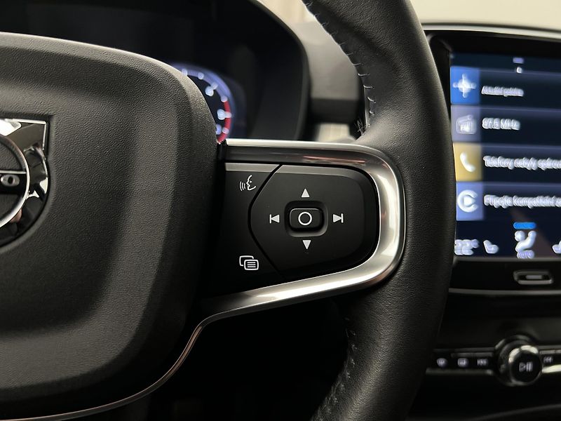 Volvo XC40 D3 MOMENTUM PRO MAN - fotka 21 z 34