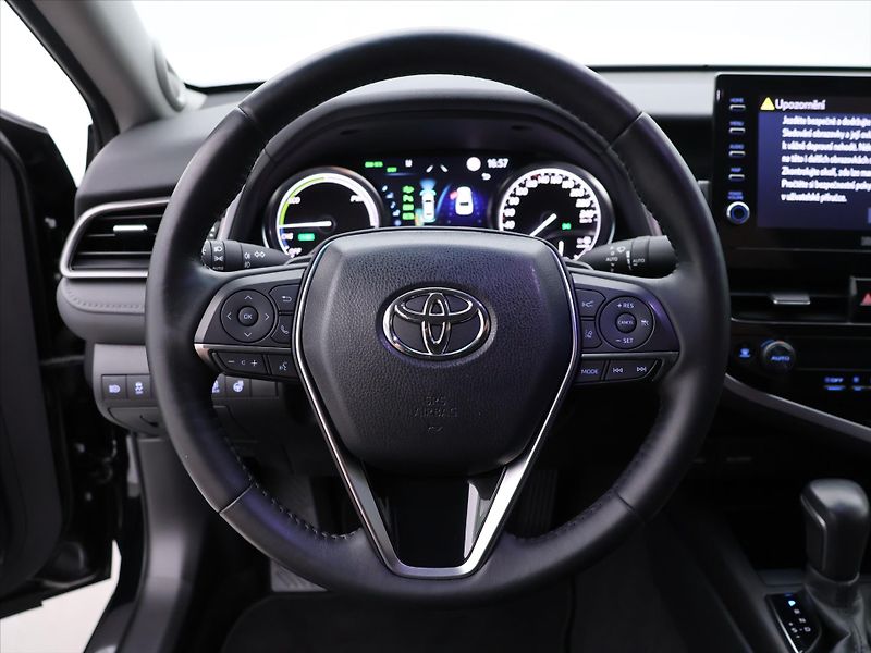 Toyota Camry 2,5 HEV Aut. CZ Executive DPH - fotka 19 z 40