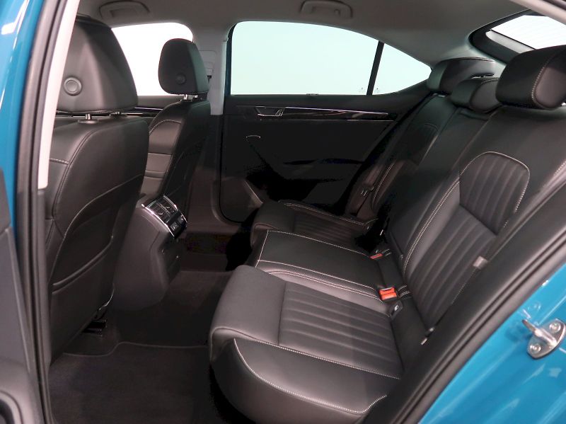 Škoda Superb (2023) LAURIN&KLEMENT 2.0TSI 206KW 4x - fotka 17 z 47