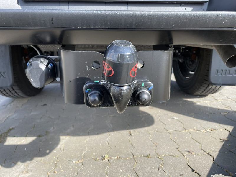 Toyota Hilux 2.8D Invincible ODBĚR 3/2027 - fotka 31 z 31