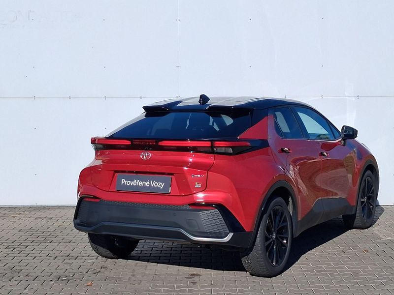 Toyota C-HR 2,0 HEV e-CVT GR Sport - fotka 2 z 24