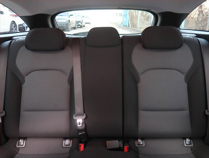 Hyundai i30 (2017) 1.0 T-GDI, Serv.kniha - fotka 10 z 17
