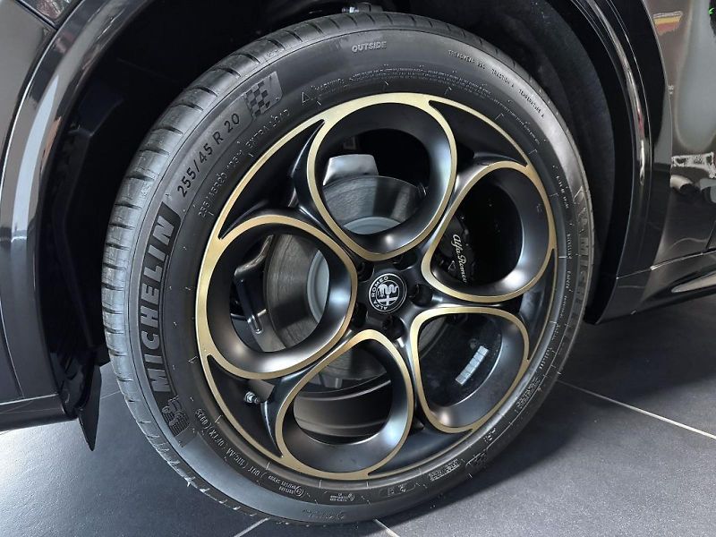Alfa Romeo Stelvio (2026) 2.0 T 280k AT8 ZF Q4 4x4 Inten - fotka 6 z 24