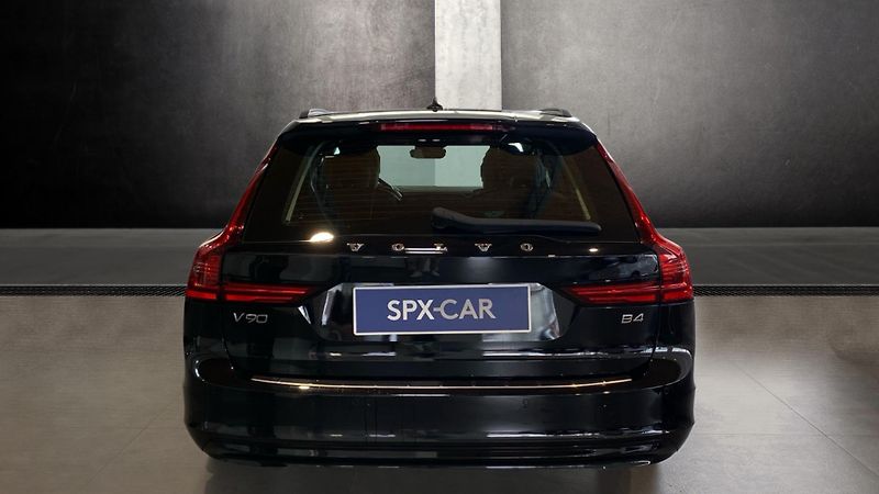 Volvo V90 MOMENTUM PRO, B4 FWD, 145+10 k - fotka 5 z 28