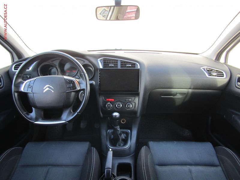 Citroën C4 (2012) 1.6HDi, ČR, AC, STK5/28 - fotka 8 z 15