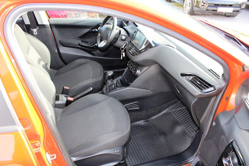 Peugeot 208 (2018) 1,2i KLIMA EL.OKNA TEMPOMAT  - fotka 13 z 20