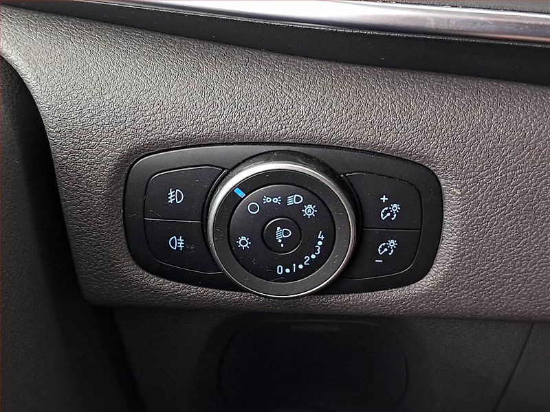 Ford Tourneo Custom (2019) Titanium 2.0 EcoBlue, ČR - fotka 18 z 20