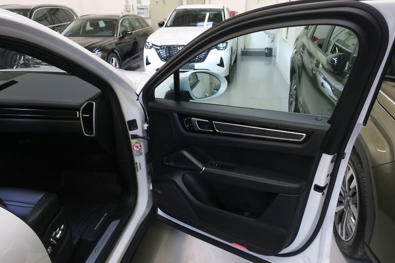 Porsche Cayenne (2019) Coupe 3.0 V6 Tiptronic Vzduch - fotka 36 z 45