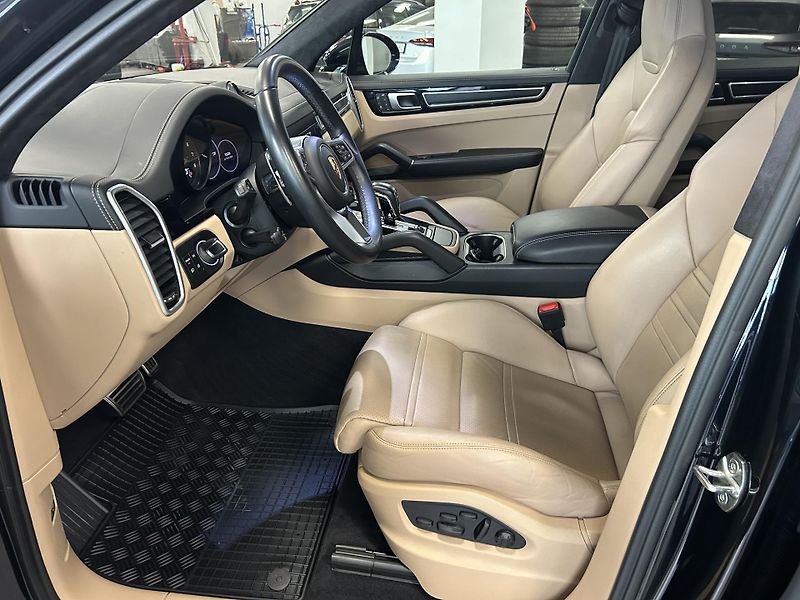 Porsche Cayenne (2023) 4.0 GTS VZDUCH SPORT CHRONO - fotka 5 z 32