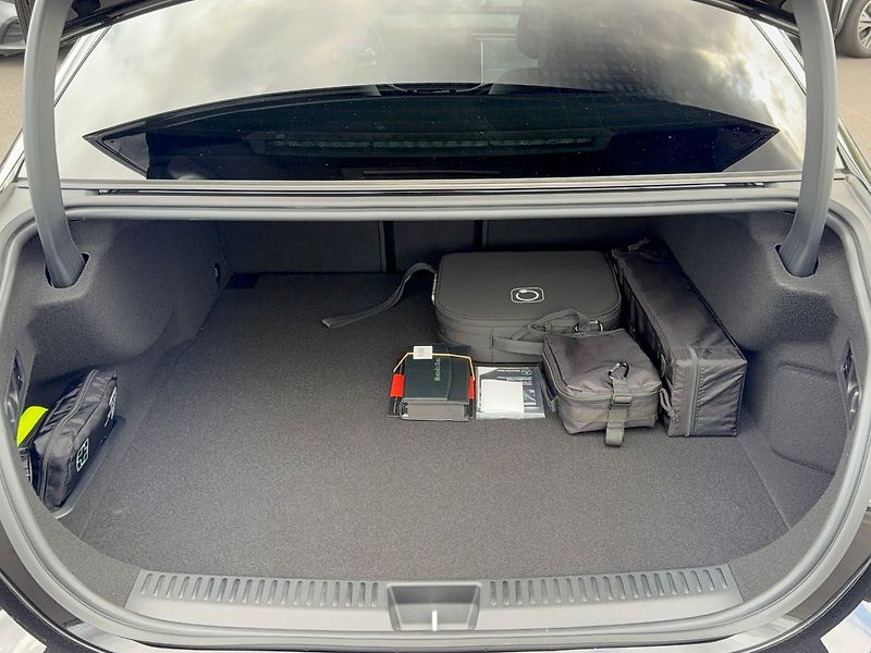 Mercedes-Benz Třídy E (2026) Mercedes-AMG E 53 HYBRID 4MATI - fotka 13 z 37