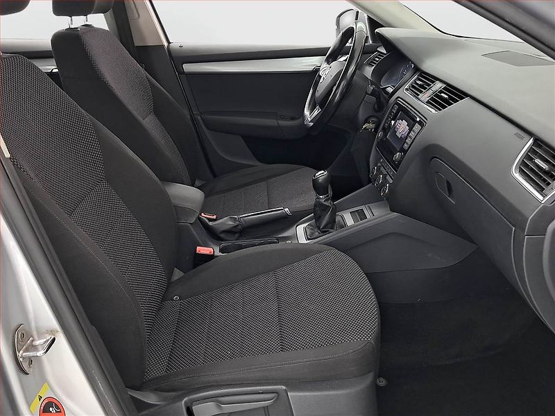 Škoda Octavia (2014) 1.6 TDI, Navi, Tempomat - fotka 9 z 16